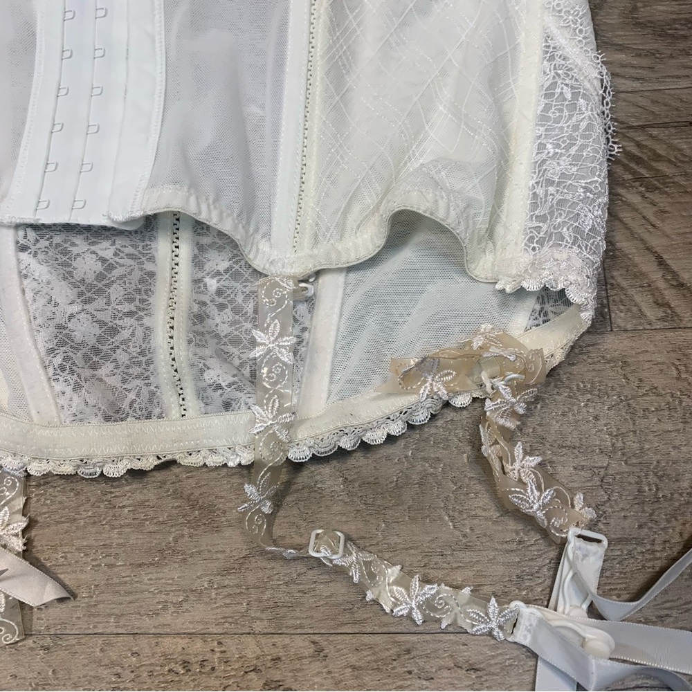 Cacique Sensual Underwired Lace Bow Basque Corset - Picture 10 of 13